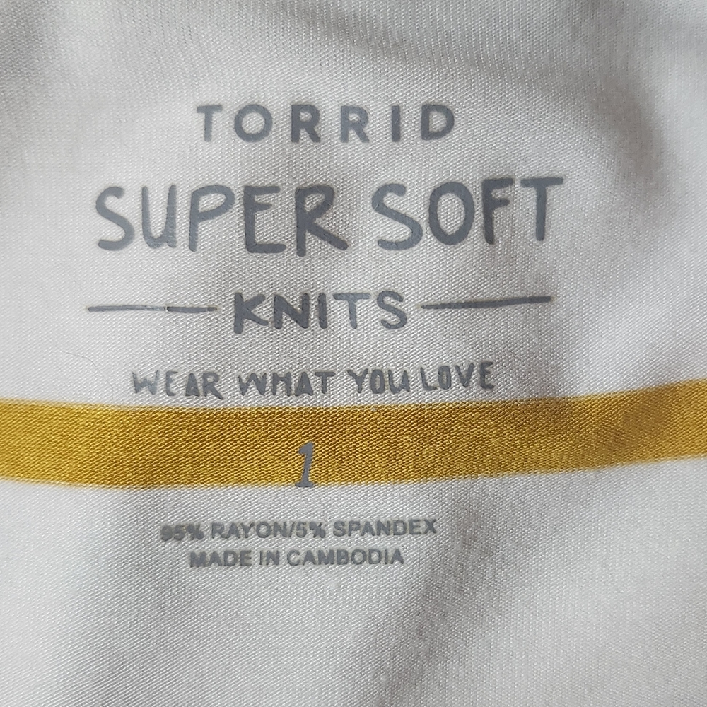 ❌️SOLD❌️ Torrid 1X Perfect Super Soft Crew Neck Short Sleeve Tee - White Stripe - Picture 4 of 5